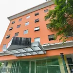 Oyo 18803 Smart Inn