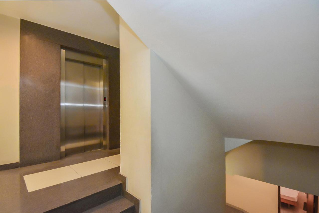 Oyo 18803 Smart Hotel